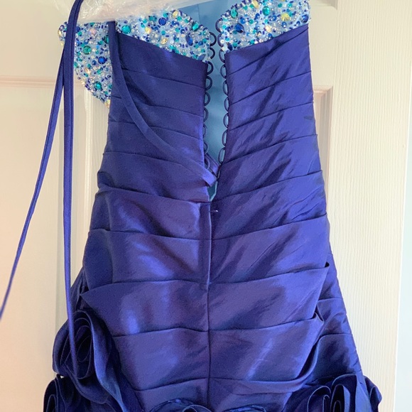 Prom dress! - Picture 2 of 3